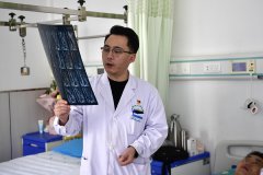 藏族医生“索南曼巴”的成长之路