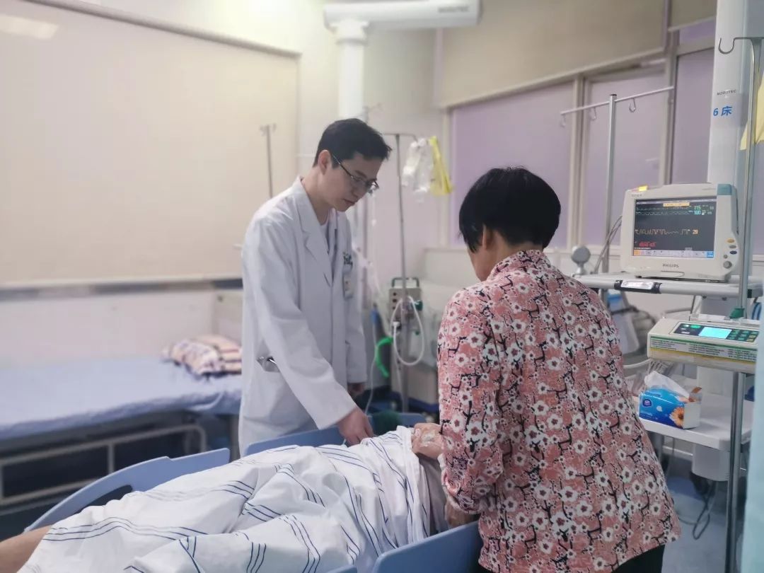 争分夺秒！医生护士是这样抢救生命的！！！︱致敬劳动者
