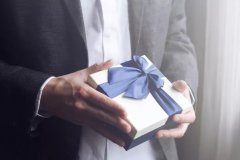 春节送礼送享久丨男人才懂的默契瞬间